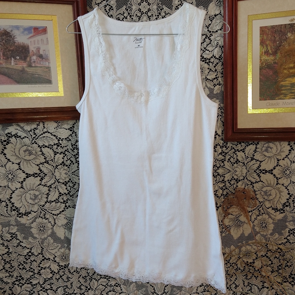 Motto white lace trim cami tank top